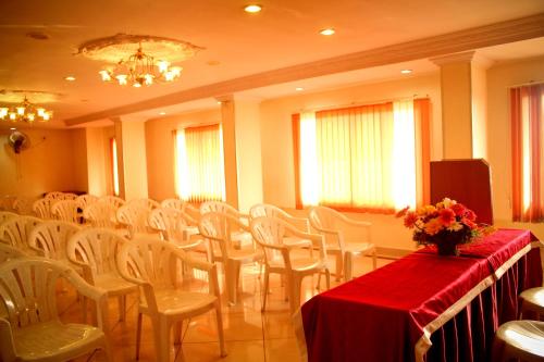 OYO 1228 Hotel Swagath