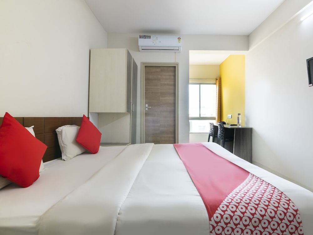 OYO 13523 Hotel Luxor The Budget Inn