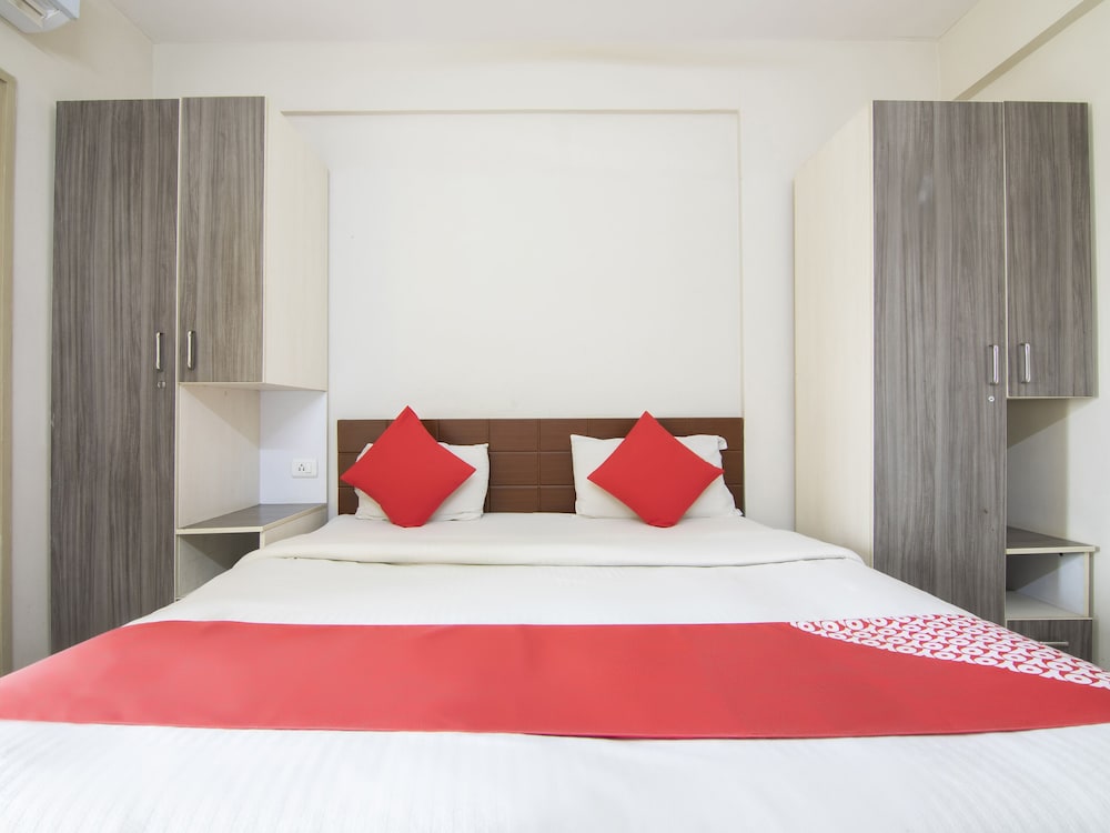 OYO 13523 Hotel Luxor The Budget Inn