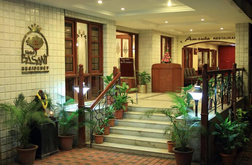 FabHotel Royale Basant Residency