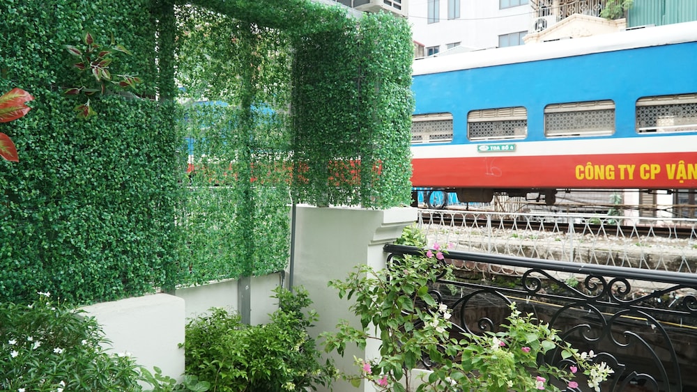Hanoi La Cascada House & Travel