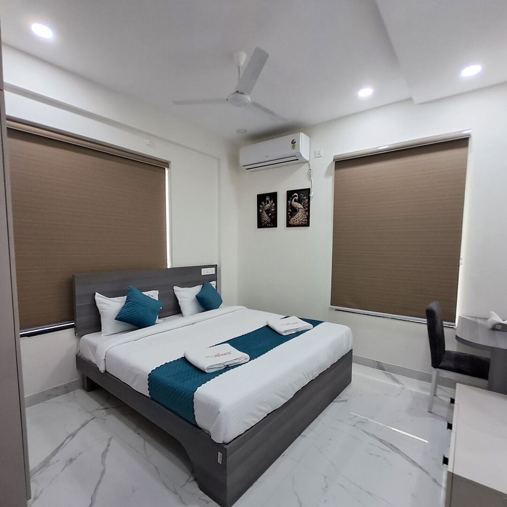 The Balcony Suites
