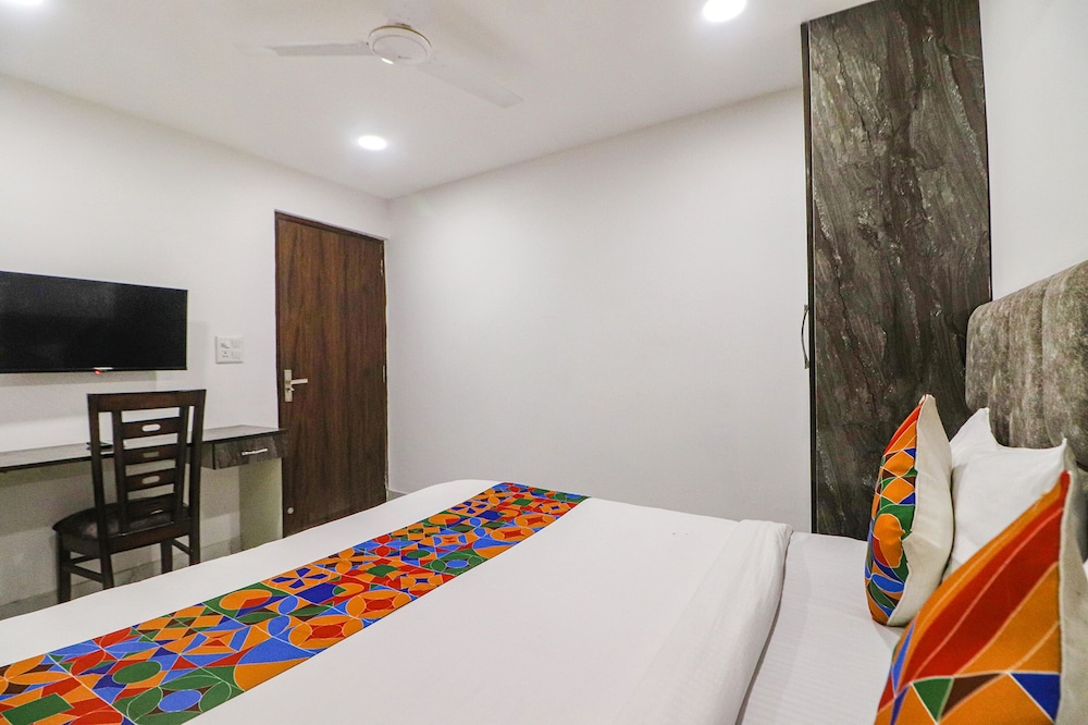 FabHotel Roadway Inn