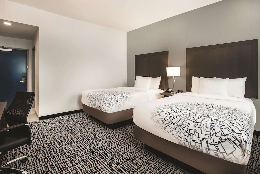 La Quinta Inn & Suites by Wyndham Baltimore Downtown