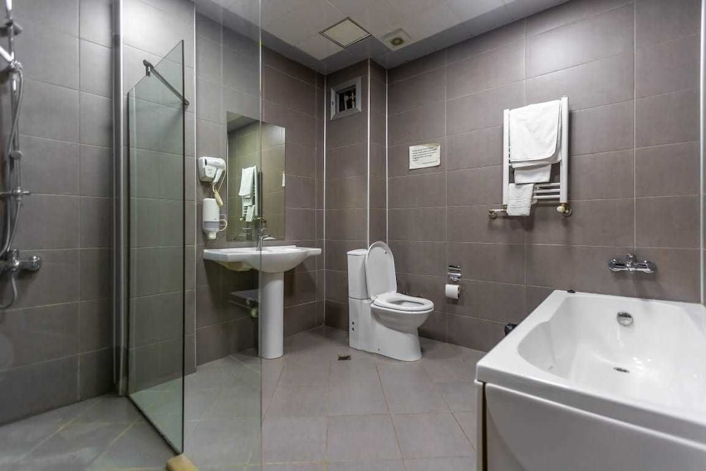 Diplomat Suites