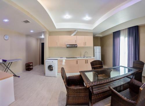 Diplomat Suites