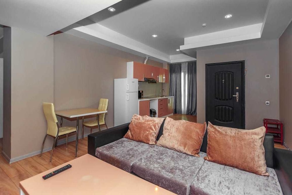 Diplomat Suites