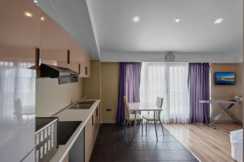 Diplomat Suites