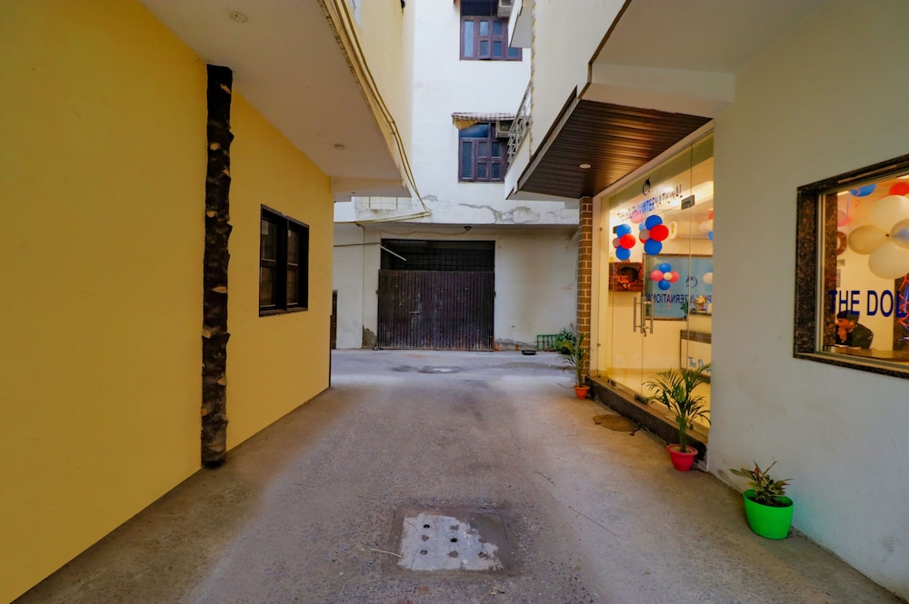 FabHotel Dolphin International