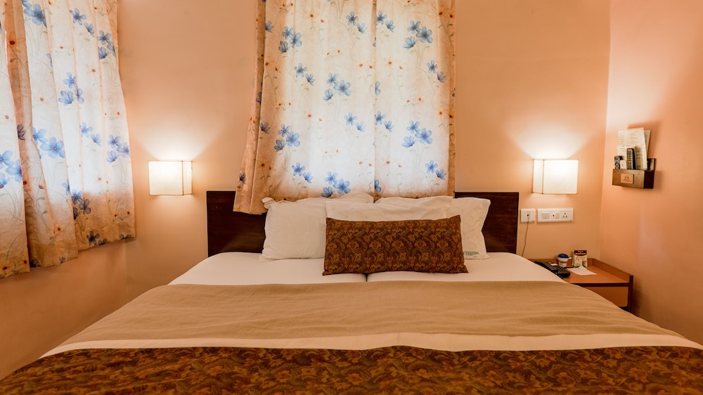 Hotel Gopika International