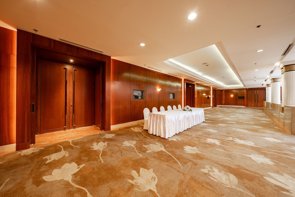 Lotte Hotel Saigon