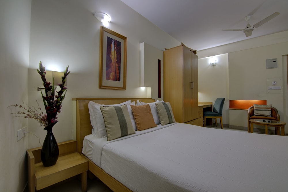 Tristar Service Apartment