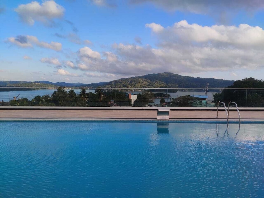 Hotel Hilltop International