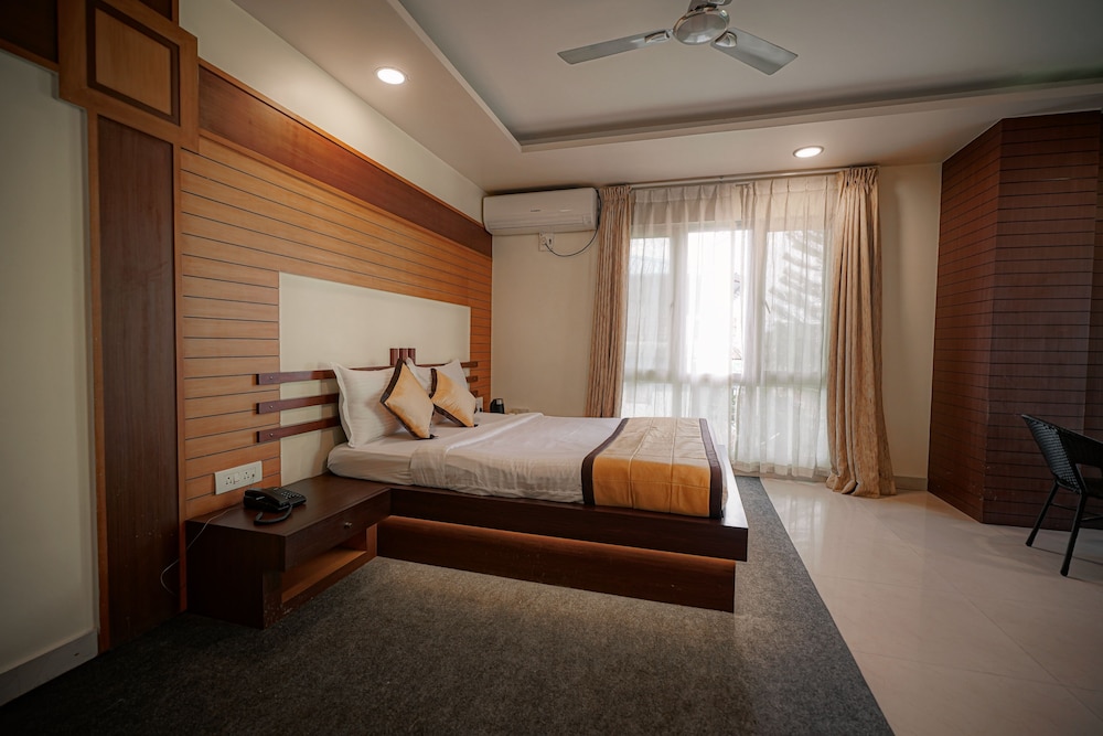 Hotel Hilltop International