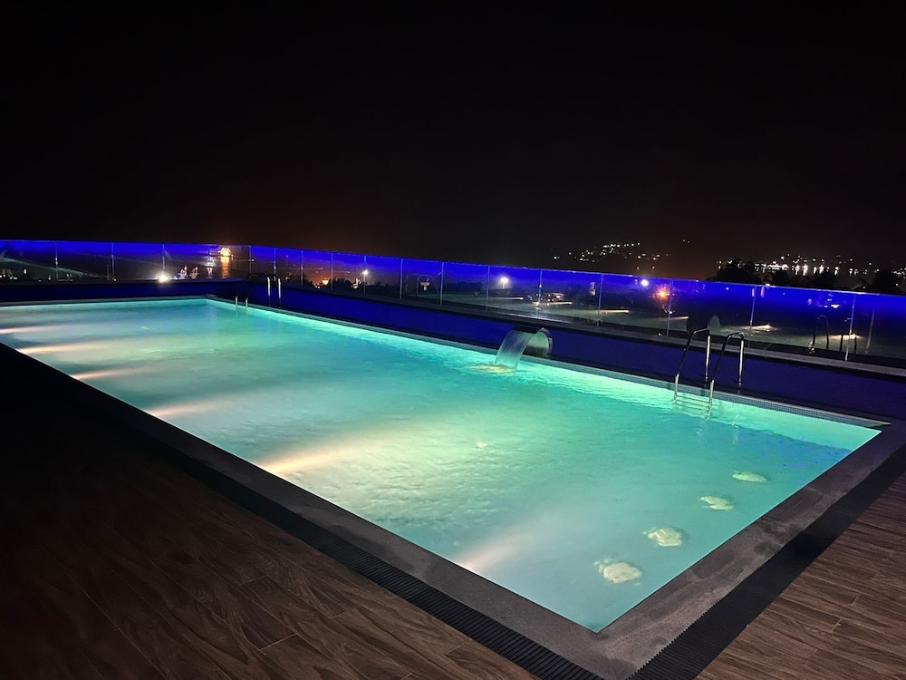 Hotel Hilltop International