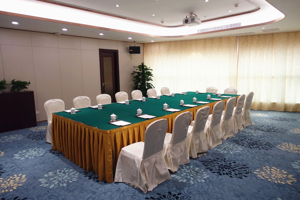 Royal Star Apartment Central City Branch