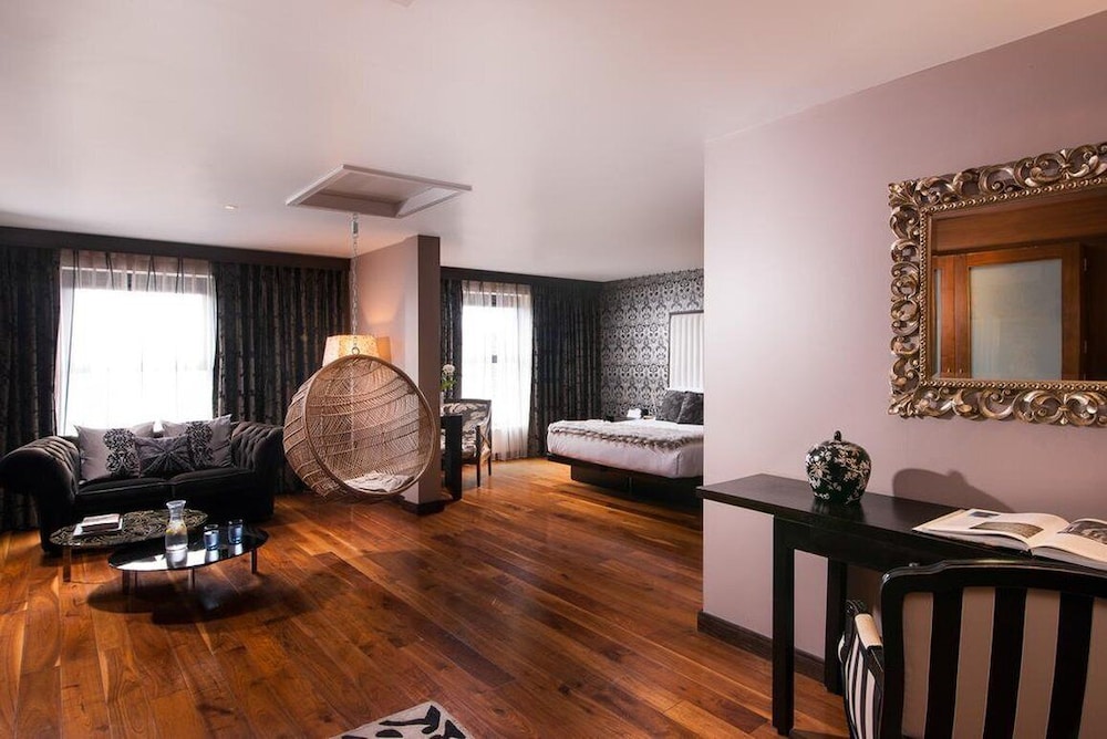 The Twelve Hotel