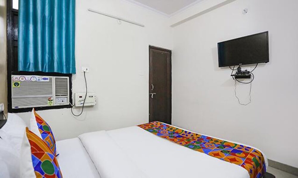Super Townhouse Hyderabad Gate IIT BHU Formerly RK Heights