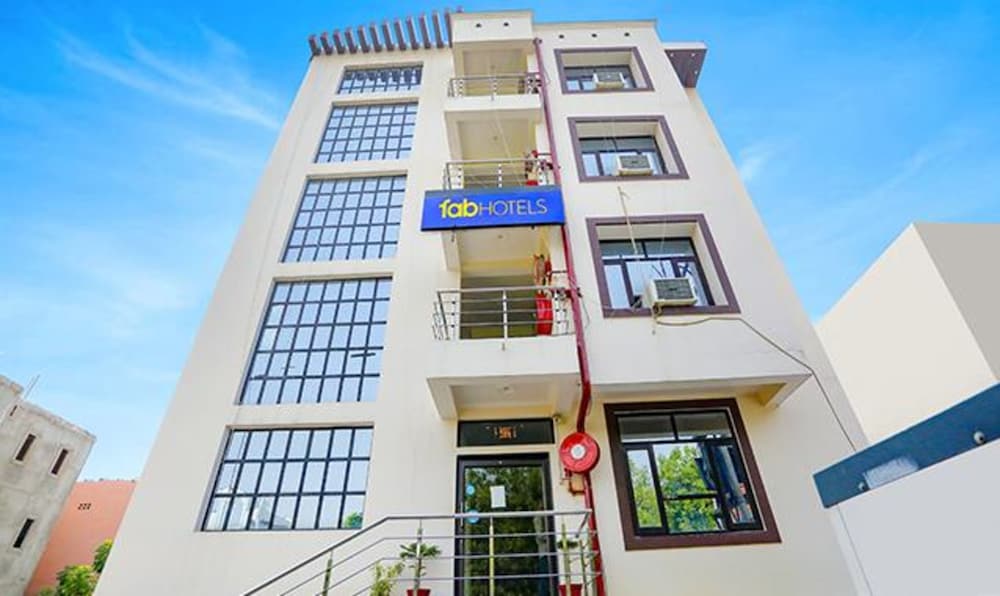 Super Townhouse Hyderabad Gate IIT BHU Formerly RK Heights