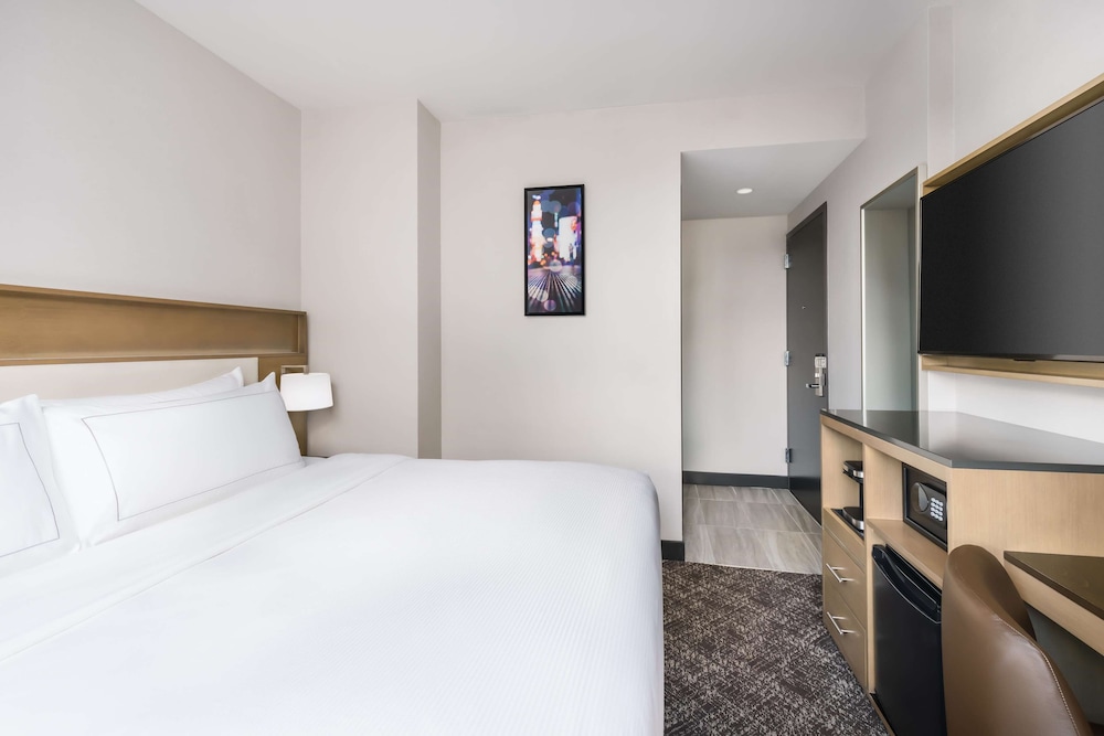 Doubletree by Hilton New York Times Square South