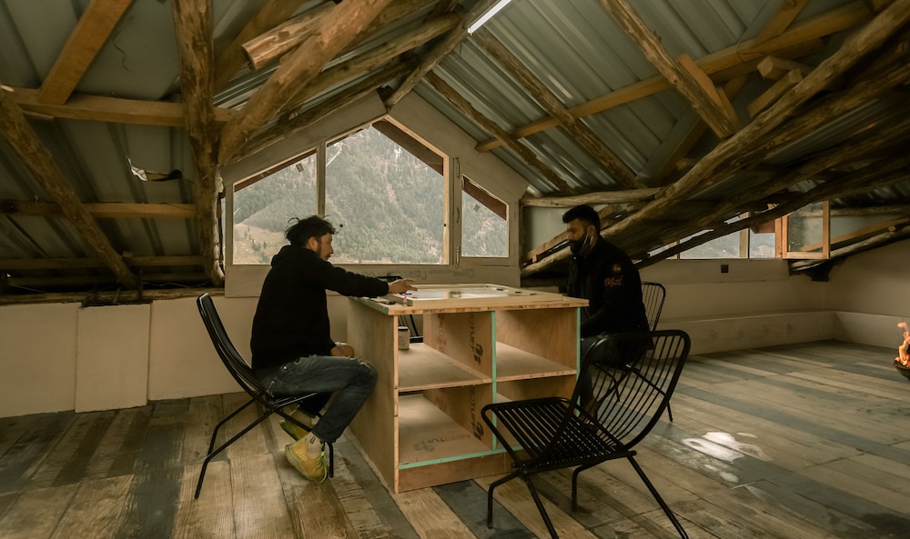 Smuggler Resort By West Western -Centrally Heated & Air Cooled ,Manali 