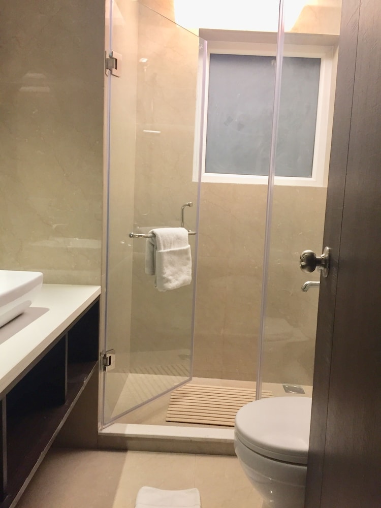 Hotel Le ROI Lake View, Koti
