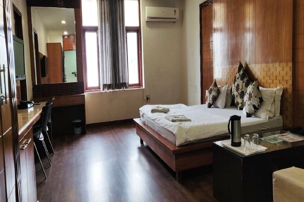 Hotel Mandakini Plaza