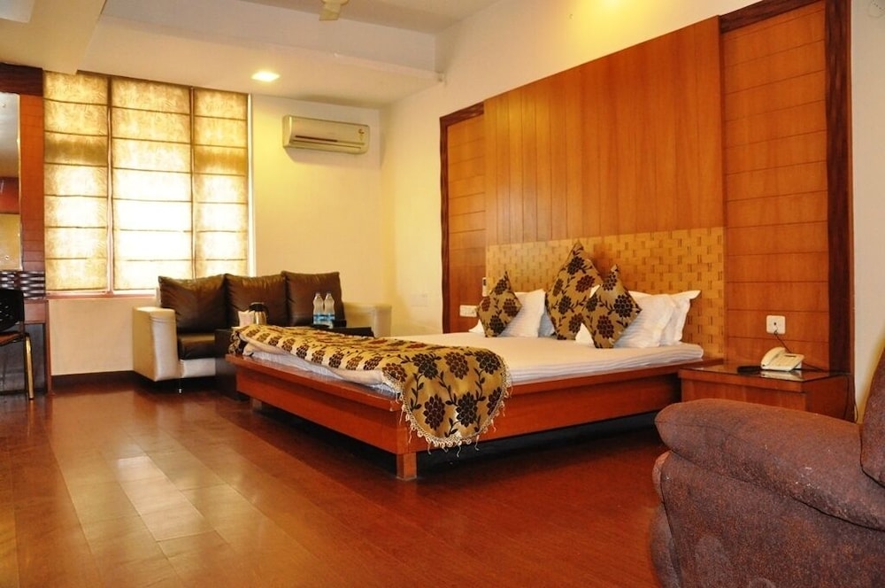 Hotel Mandakini Plaza