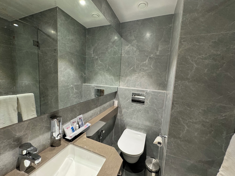 Hotel Mumbai House Mindspace Malad