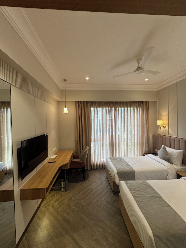 Hotel Mumbai House Mindspace Malad