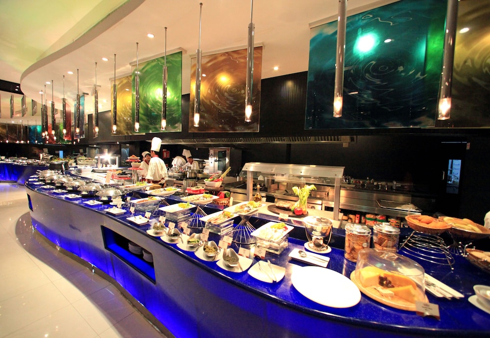 Ramada Plaza by Wyndham Bangkok Menam Riverside