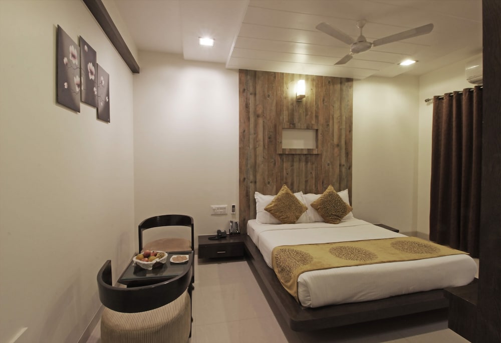 Marigold  - Newly Renovated Hotel