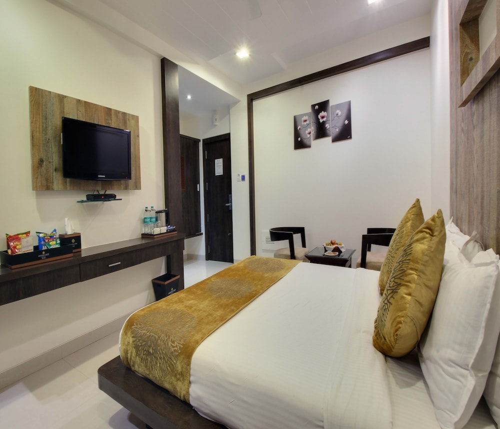 Marigold  - Newly Renovated Hotel