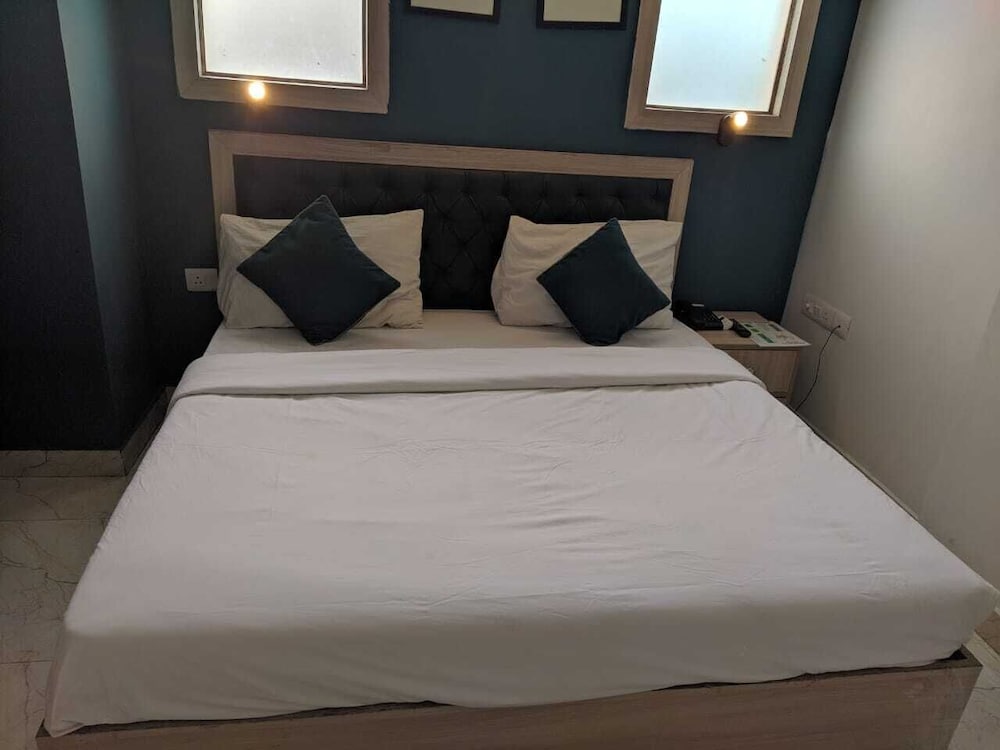 ADB Rooms Hotel Nazeer