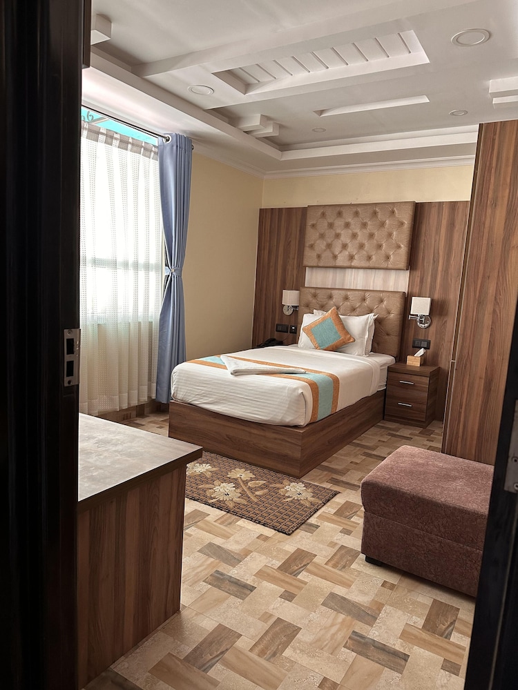 Grand Yak Boutique Hotel