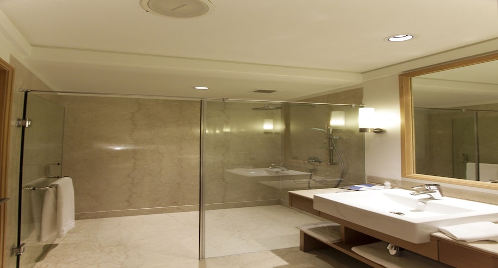 Lemon Tree Premier 2, Leisure Valley, Gurugram