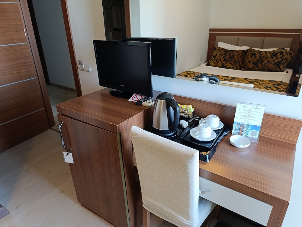 The Corner Park Hotel