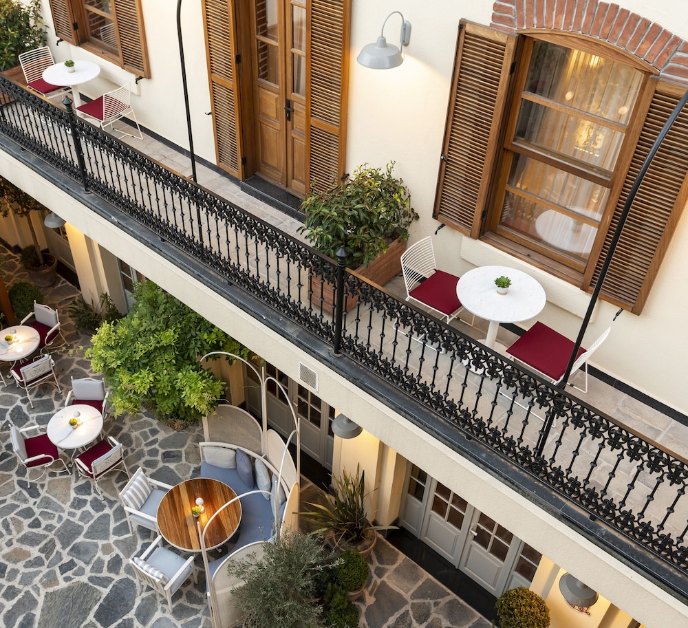 Ecole St Pierre Hotel