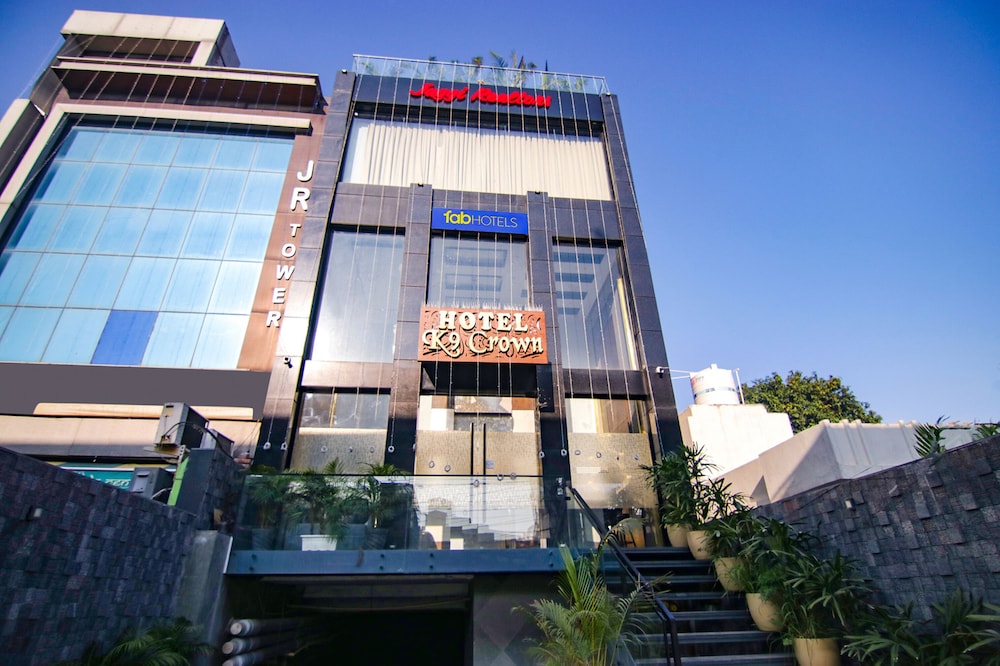 FabHotel Prime K9 Crown