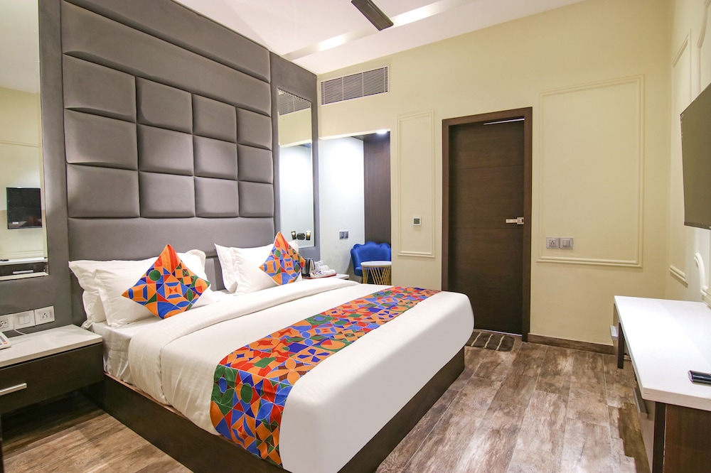 FabHotel Prime K9 Crown