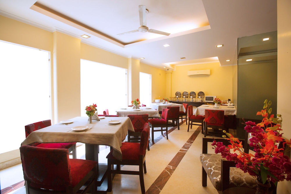 The Pearl-A Royal Residency