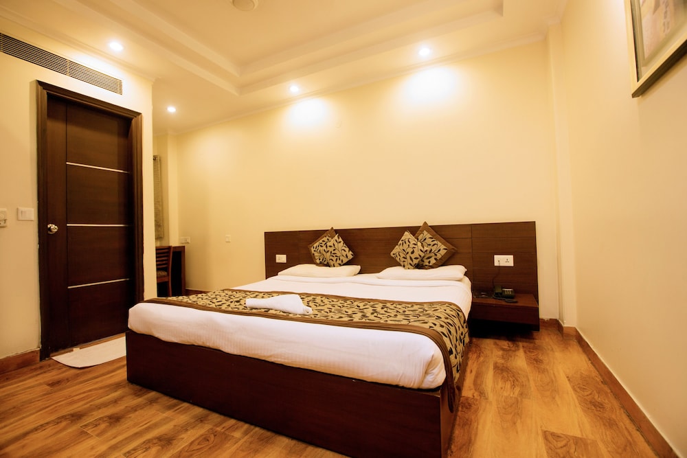 The Pearl-A Royal Residency