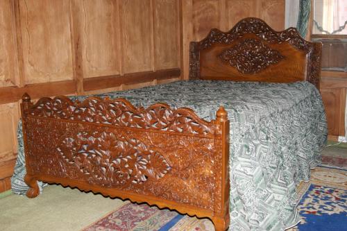 Firdous Houseboats