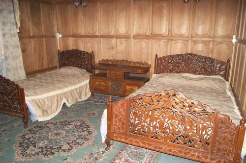 Firdous Houseboats