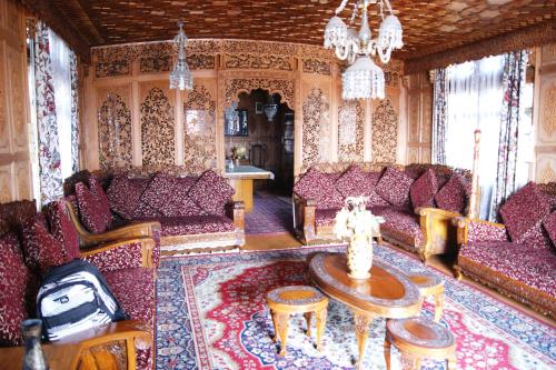Firdous Houseboats