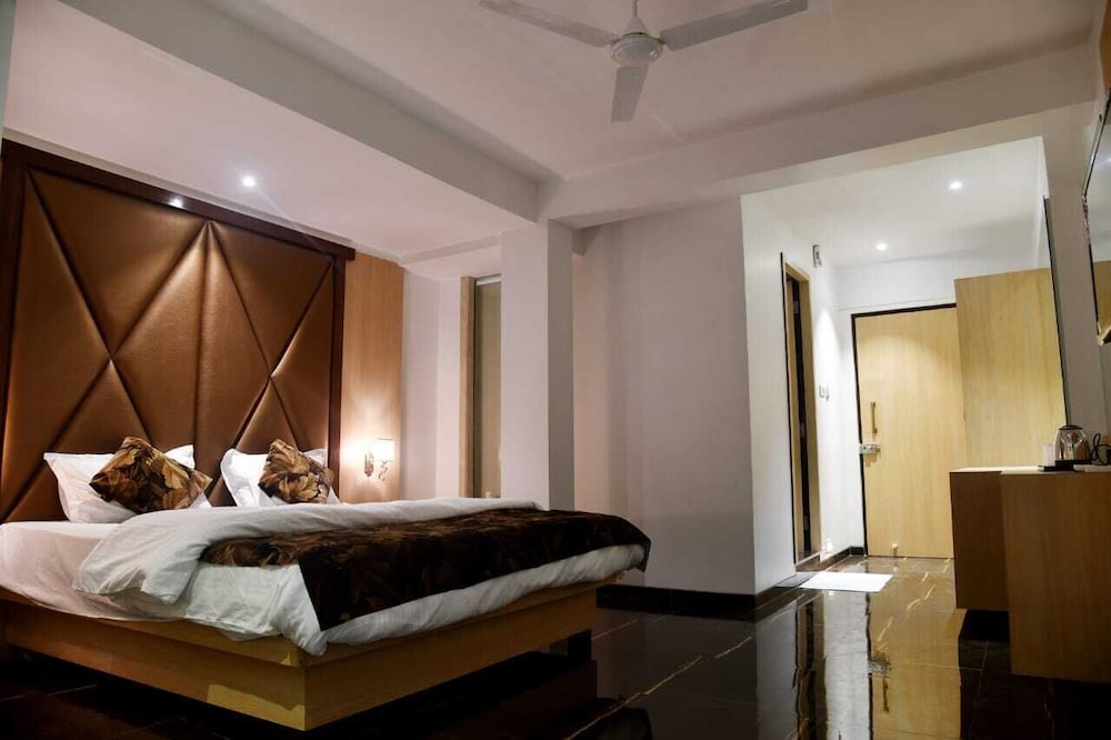 Hotel Monarch Center Point Near Dahanu Beach, Bordi - Dahanu