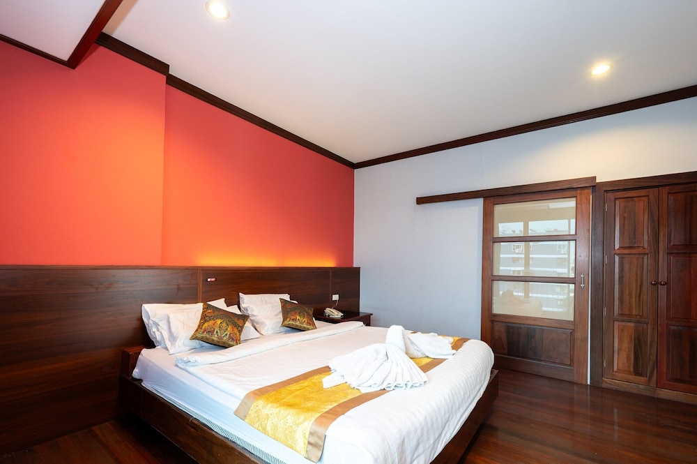 The President Hotel at Chokchai 4