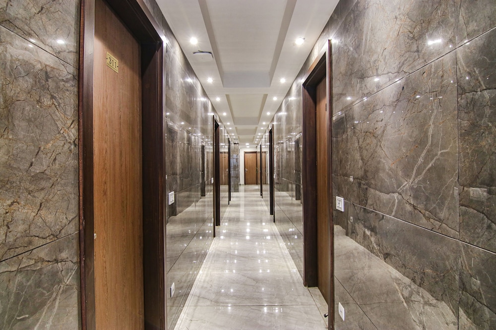 FabHotel Moro Rohini Sector 4
