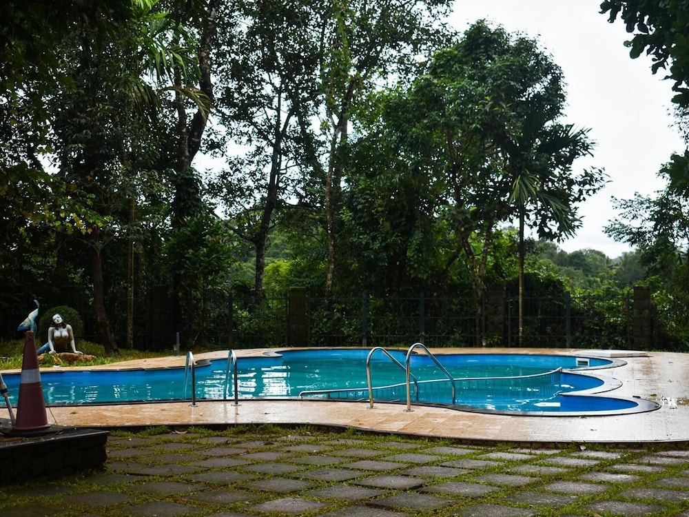  Indeevara Luxury Resort and Spa