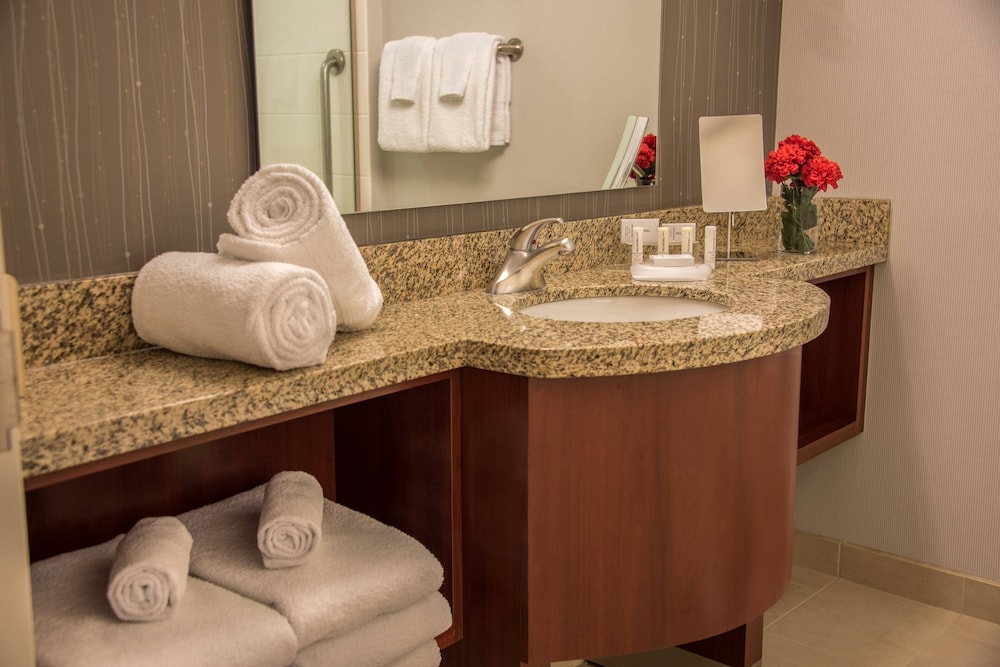 Courtyard by Marriott Bethesda/Chevy Chase